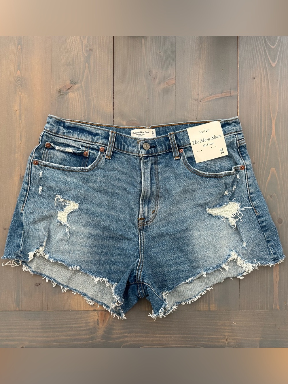 Abercrombie & Fitch Mid-Rise Mom Short Size 32